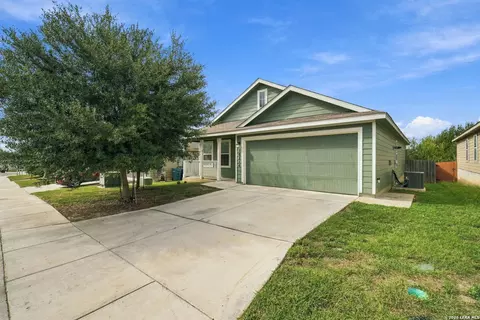 10214 Robbins Grv, San Antonio, TX 78245