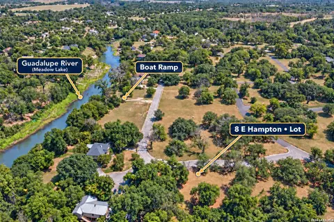 8 E Hampton Dr, Seguin, TX 78155