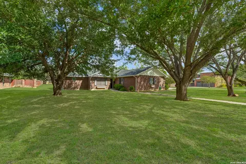 1704 Strait Ln, Pleasanton, TX 78064