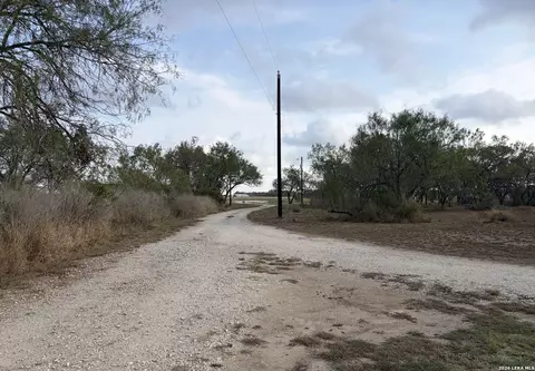 6706 Fm 536, Floresville, TX 78114