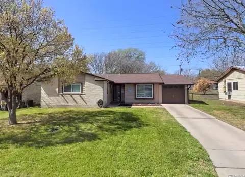 915 Horseshoe Trl, Universal City, TX 78148