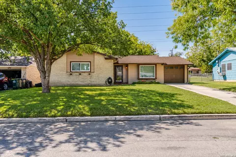 915 Horseshoe Trl, Universal City, TX 78148