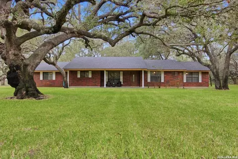 117 Oak Fields Dr, Floresville, TX 78114
