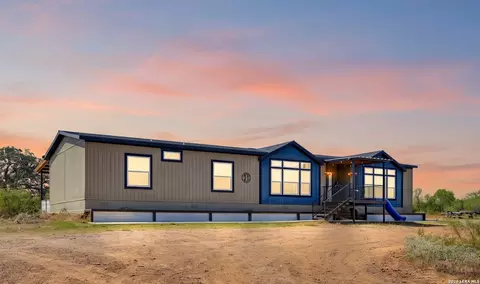 6050 Fm 2504, Poteet, TX 78065