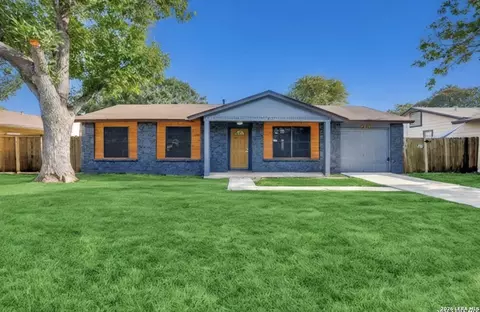 9506 Cliff Way St, San Antonio, TX 78250