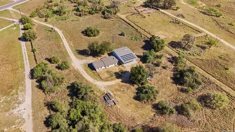 8486 S Loop 1604 E, Elmendorf, TX 78112