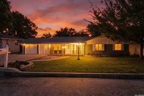 860 Oak Ln, New Braunfels, TX 78130