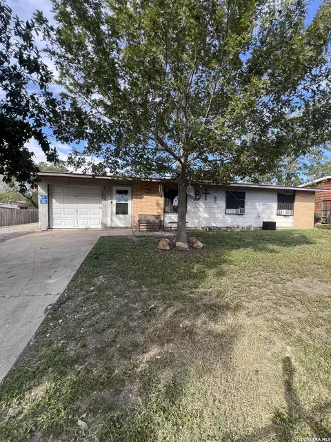 215 Rock Valley Dr, San Antonio, TX 78227