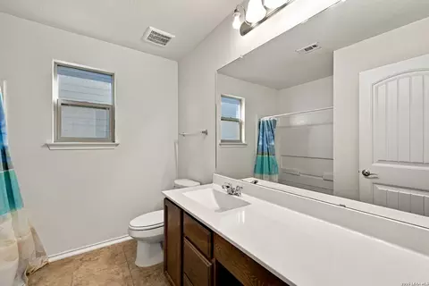 Bath - 7563 Copper Kettle, Converse, TX 78109 photo 4 of 5