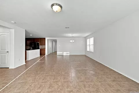 Living - 7563 Copper Kettle, Converse, TX 78109 photo 4 of 7