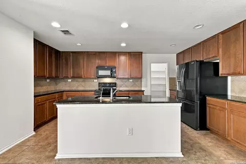 Kitchen - 7563 Copper Kettle, Converse, TX 78109 photo 1 of 10