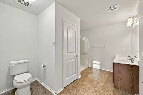 Bath - 7563 Copper Kettle, Converse, TX 78109 photo 1 of 5