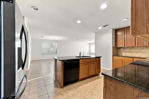 Kitchen - 7563 Copper Kettle, Converse, TX 78109 photo 2 of 10