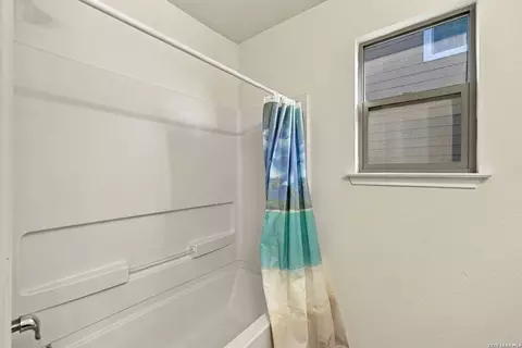 Bath - 7563 Copper Kettle, Converse, TX 78109 photo 5 of 5