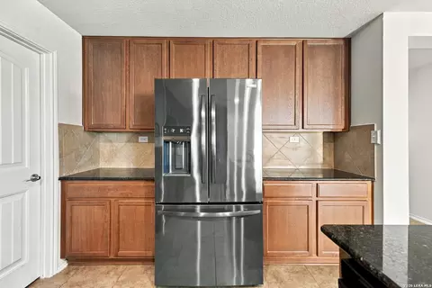 Kitchen - 7563 Copper Kettle, Converse, TX 78109 photo 6 of 10