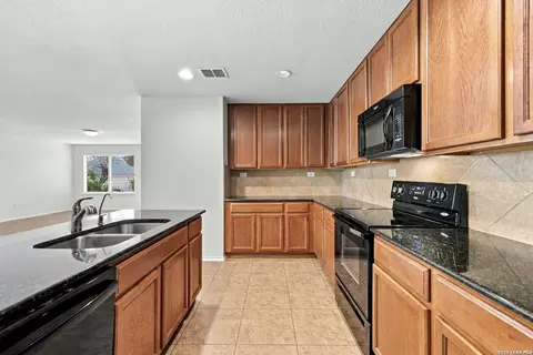 Kitchen - 7563 Copper Kettle, Converse, TX 78109 photo 3 of 10