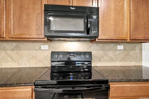 Kitchen - 7563 Copper Kettle, Converse, TX 78109 photo 7 of 10