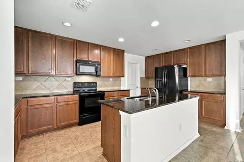 Kitchen - 7563 Copper Kettle, Converse, TX 78109 photo 10 of 10