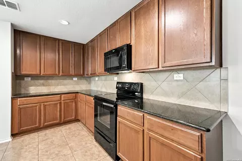 Kitchen - 7563 Copper Kettle, Converse, TX 78109 photo 4 of 10