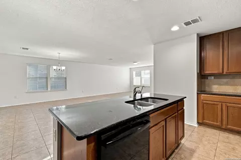 Kitchen - 7563 Copper Kettle, Converse, TX 78109 photo 5 of 10