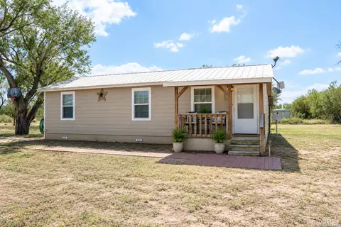 309 E Ave, Christine, TX 78012