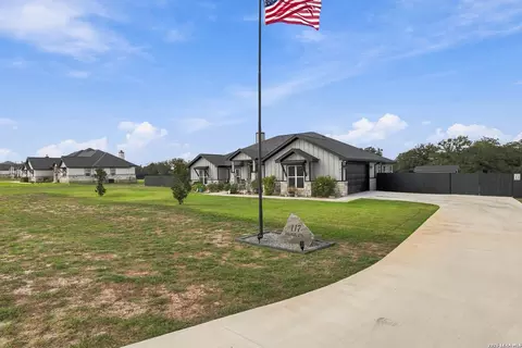 117 Hondo Dr, La Vernia, TX 78121