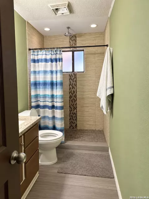 Bath - 1203 Fair Haven Dr, Eagle Pass, TX 78852 photo 1 of 1