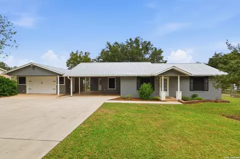 667 Fm 2772, La Vernia, TX 78121