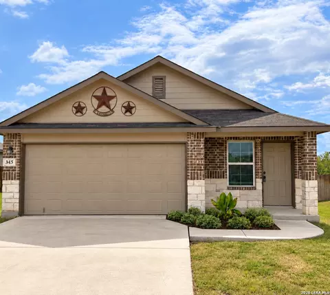 345 Middle Green Loop, Floresville, TX 78114