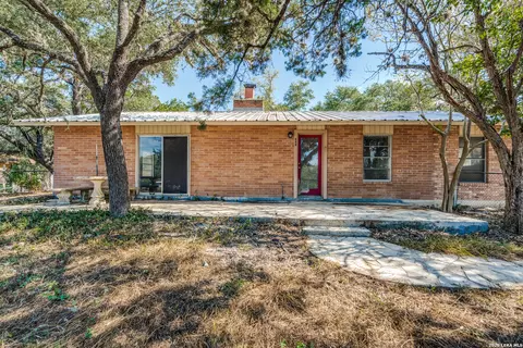 888 Canyon Bnd, Canyon Lake, TX 78133