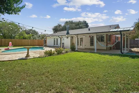 6407 Stable Dr, San Antonio, TX 78240