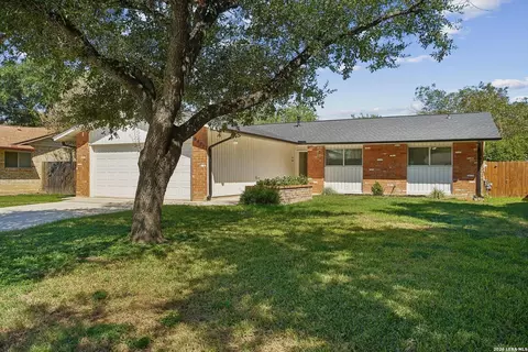 6407 Stable Dr, San Antonio, TX 78240