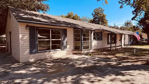 213 Romberg St, Seguin, TX 78155
