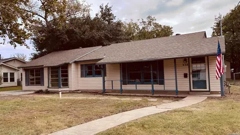 213 Romberg St, Seguin, TX 78155