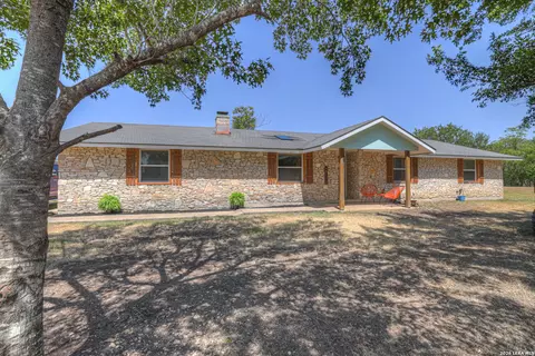 307 Valley Acres Dr, New Braunfels, TX 78130