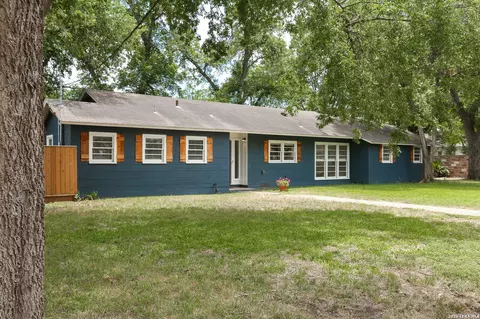 621 E Hackberry, Seguin, TX 78155