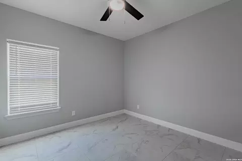 Bedroom - 1096 Colon Ln, Eagle Pass, TX 78852 photo 4 of 6