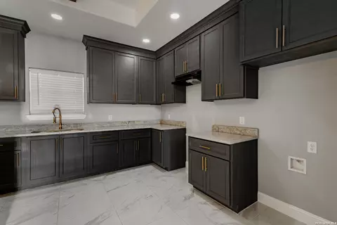 Kitchen - 1096 Colon Ln, Eagle Pass, TX 78852 photo 2 of 3
