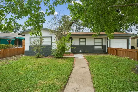 318 Hillwood Dr, San Antonio, TX 78213