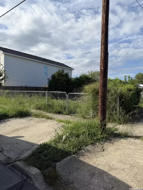809 Indiana St, San Antonio, TX 78210