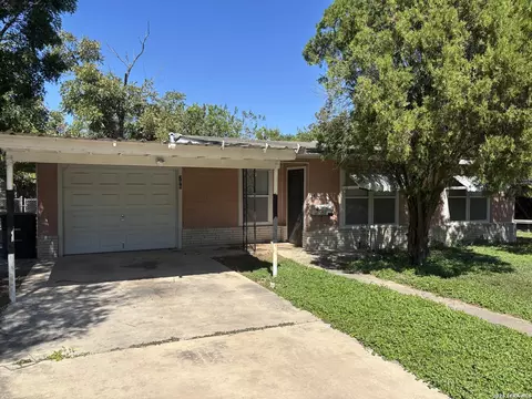 798 W Merriweather St, New Braunfels, TX 78130