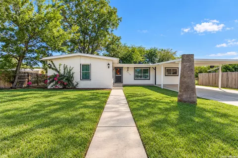 4330 Silver Lake Dr, San Antonio, TX 78219