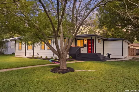 275 E Fair Oaks Pl, Alamo Heights, TX 78209