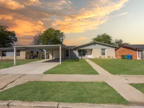 4915 Creekmoor Dr, San Antonio, TX 78220