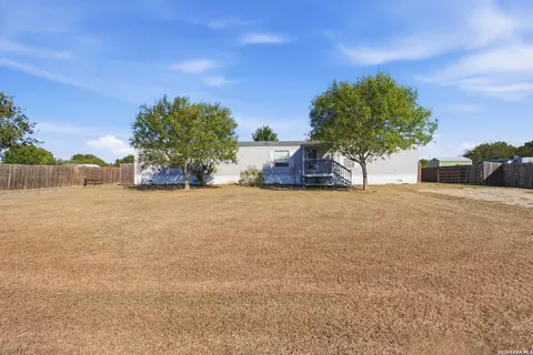 161 Tonto Trl, Seguin, TX 78155