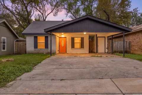 917 Sundance St, New Braunfels, TX 78130