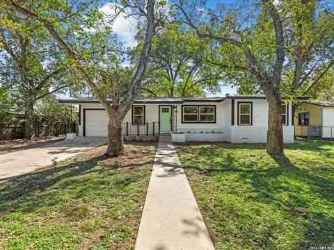 878 E Torrey St, New Braunfels, TX 78130