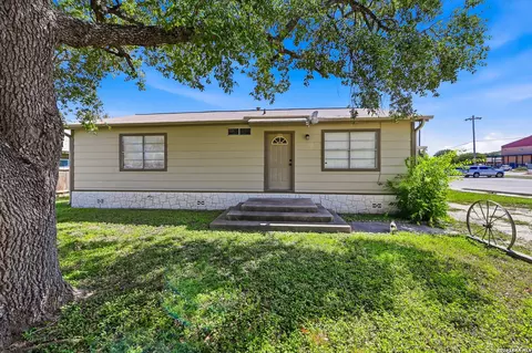 912 Houston St, Castroville, TX 78009