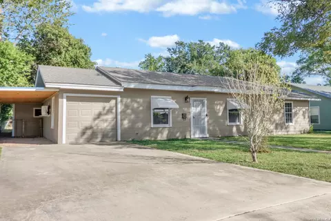 433 Wallace, Seguin, TX 78155