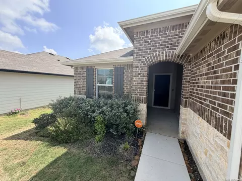 556 Chaco Loop, Seguin, TX 78155
